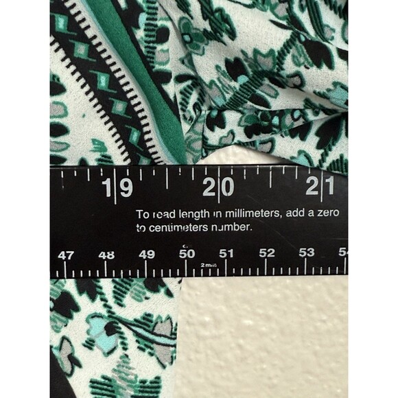 NWOT Women's Size M Green Floral Geometric Triangle Hem Top Bandana Style Blouse - Picture 8 of 9